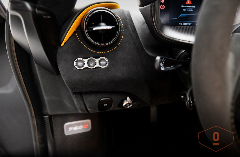 Foto do veículo MCLAREN 750S COUPE 2024 5.439 KM 3.900.000,00