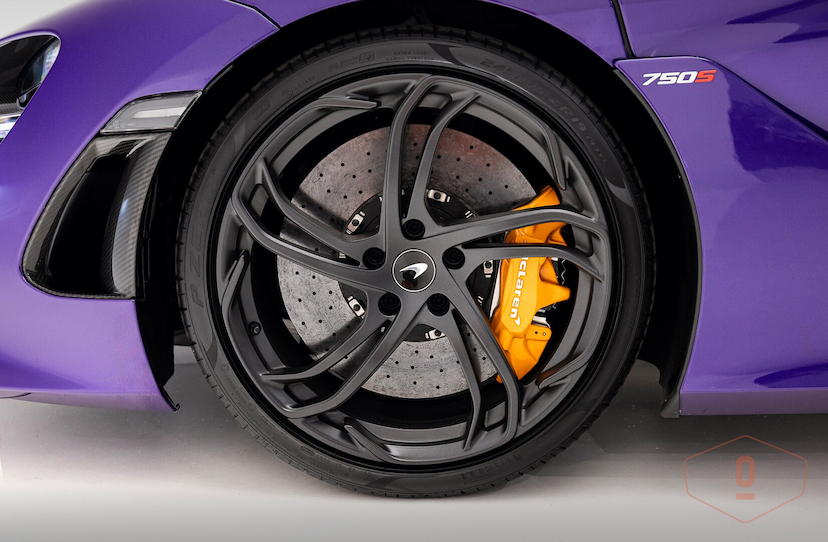 Foto do veículo MCLAREN 750S COUPE 2024 5.439 KM 3.900.000,00