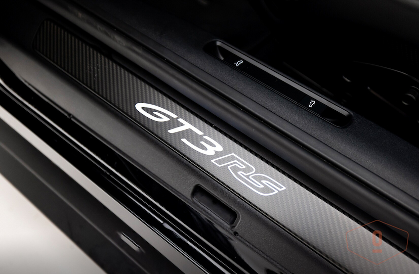 Foto do veículo PORSCHE 911 GT3 RS 2024 4.759 KM 3.390.000,00