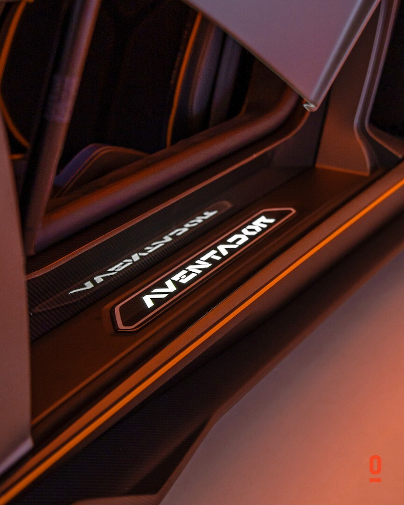 Foto do veículo LAMBORGHINI AVENTADOR ULTIMAE 2022 116 KM 9.200.000,00