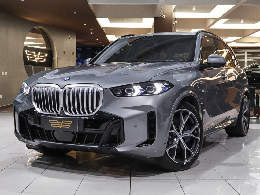 Foto do veículo BMW X5 3.0 I6 TURBO HÍBRIDO XDRIVE50E M SPORT AUTOMÁTICO 2023/2024 40.310 KM R$ 529.000,00
