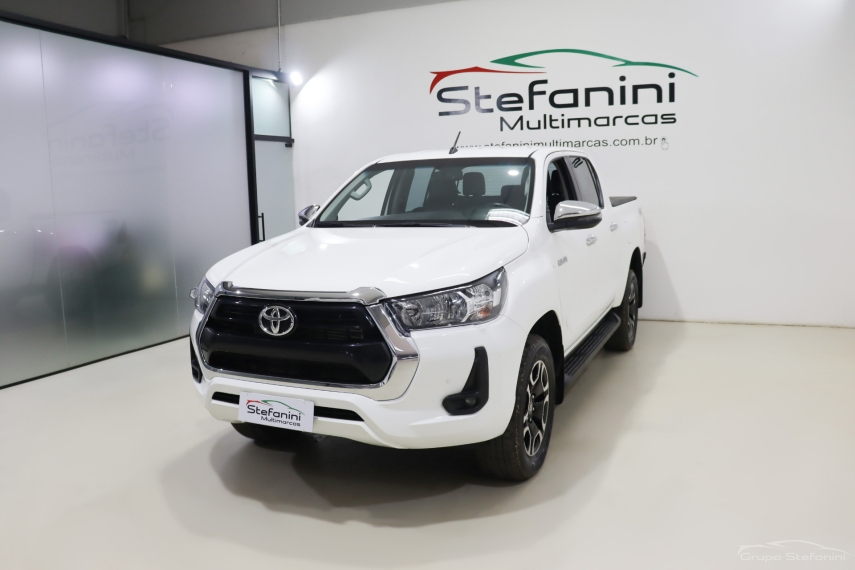 Foto do veículo TOYOTA HILUX 2.8 D-4D TURBO DIESEL CD SRV 4X4 AUTOMÁTICO 2023/2024 73.131 KM R$ 215.990,00