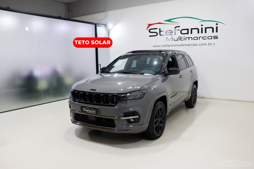 Foto do veículo JEEP COMMANDER 2.0 HURRICANE 4 TURBO GASOLINA BLACKHAWK AT9 2024/2025 44.072 KM R$ 194.890,00