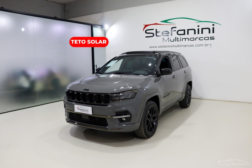 Foto do veículo JEEP COMMANDER 2.0 HURRICANE 4 TURBO GASOLINA BLACKHAWK AT9 2024/2025 35.749 KM R$ 196.990,00