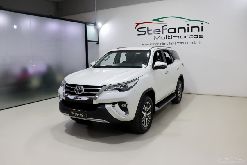 Foto do veículo TOYOTA HILUX SW4 2.8 SRX 4X4 7 LUGARES 16V TURBO INTERCOOLER DIESEL 4P AUTOMÁTICO 2019/2019 58.409 KM R$ 212.990,00