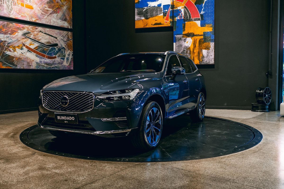 Foto do veículo VOLVO XC60 2.0 T8 PHEV ULTRA AWD GEARTRONIC 2025/2026 98 KM R$ 649.900,00