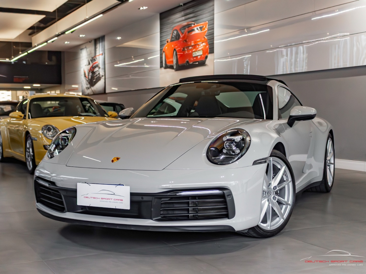 Foto do veículo PORSCHE 911 3.0 24V H6 GASOLINA CARRERA PDK 2023/2023 16.774 KM R$ 827.000,00