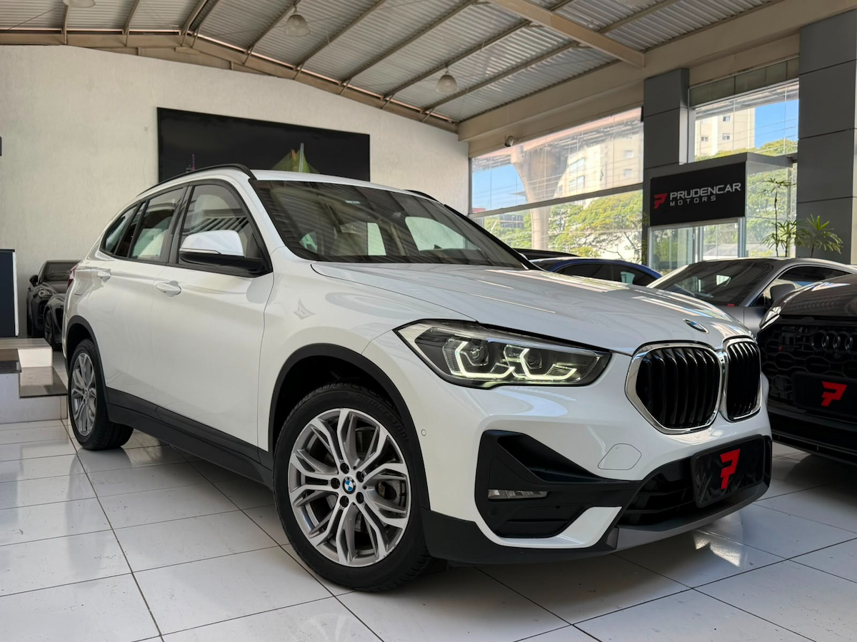 Foto do veículo BMW X1 X1 2.0 ActiveFlex 2021/2022 29.222 KM R$ 209.000,00