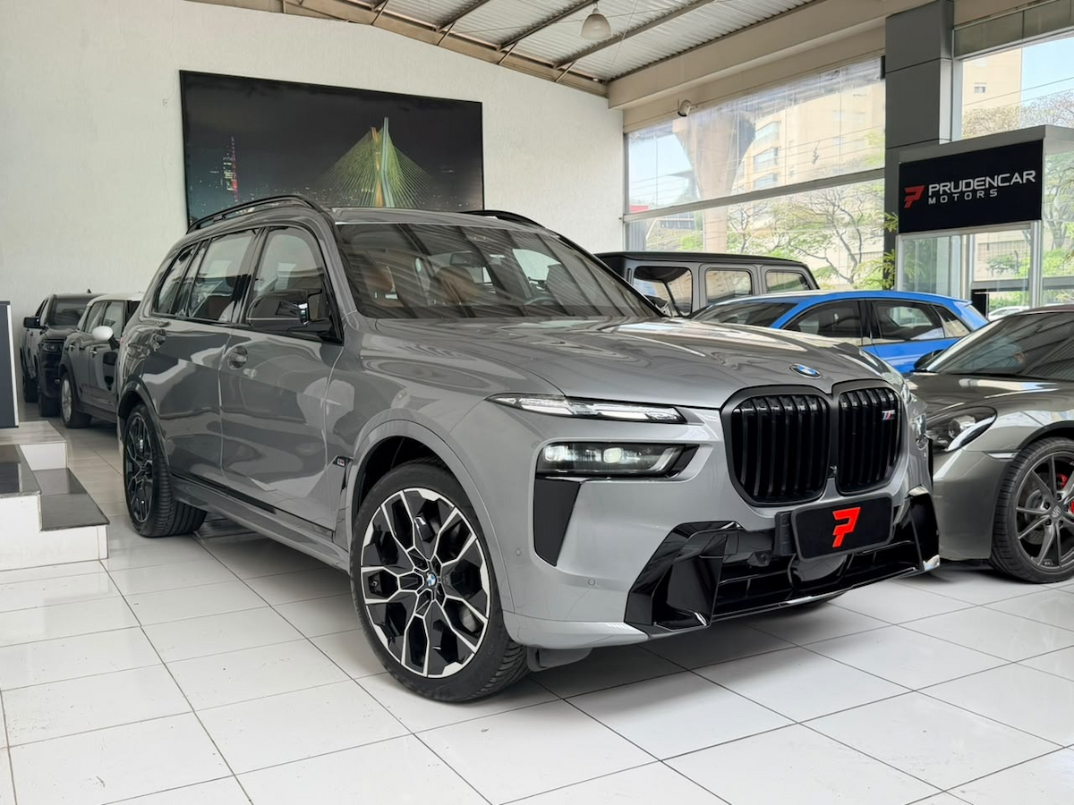 Foto do veículo BMW X7 X7 M60i 4.4 V8 Bi-TB Híbrido 2024/2025 5.795 KM R$ 949.000,00