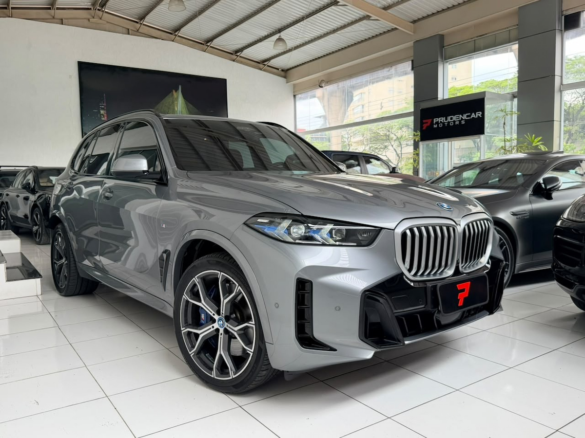 Foto do veículo BMW X5 3.0 I6 TURBO HÍBRIDO XDRIVE50E M SPORT AUTOMÁTICO 2025/2025 19.900 KM R$ 559.000,00