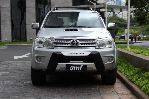 Foto do veículo TOYOTA HILUX SW4 3.0 SRV 4X4 7 LUGARES 16V TURBO INTERCOOLER DIESEL 4P AUTOMÁTICO 2009/2009 284.000 KM R$ 115.000,00