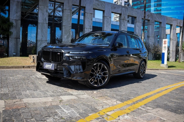 Foto do veículo BMW X7 4.4 V8 GASOLINA M60i STEPTRONIC 2024/2025 14.000 KM R$ 1.260.000,00