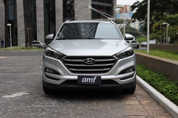 Foto do veículo HYUNDAI TUCSON 1.6 16V T-GDI GASOLINA GL ECOSHIFT 2017/2018 75.000 KM R$ 108.000,00