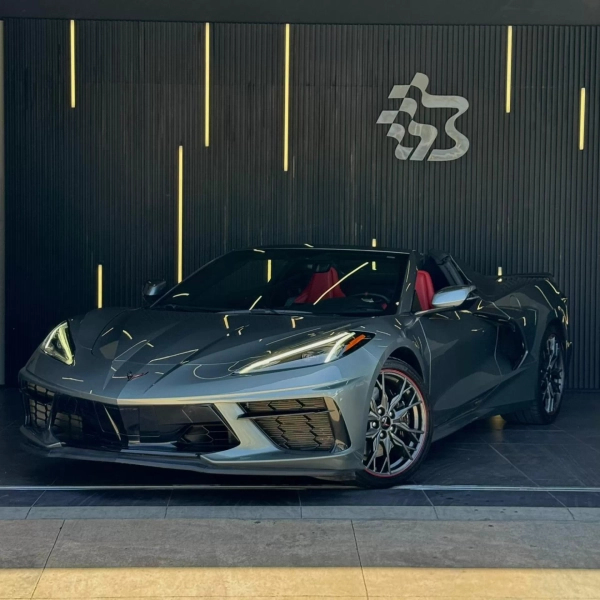 Foto do veículo CHEVROLET CORVETTE 6.2 V8 LT1 GASOLINA STINGRAY CONVERSIVEL AUTOMÁTICO 2022/2023 9.000 KM R$ 984.990,00