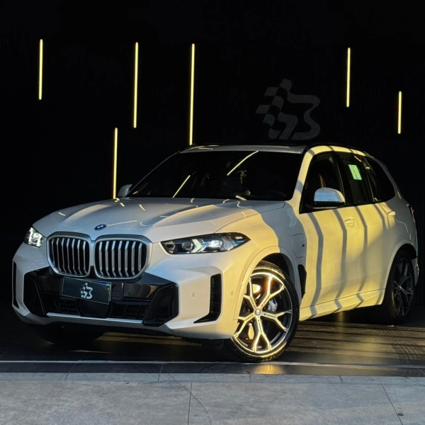 Foto do veículo BMW X5 3.0 I6 TURBO HÍBRIDO XDRIVE50E M SPORT AUTOMÁTICO 2025/2025 85 KM R$ 759.990,00