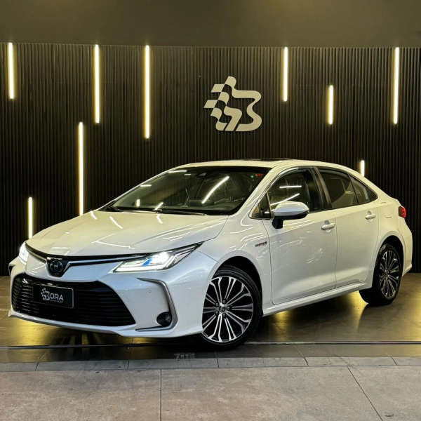 Foto do veículo TOYOTA COROLLA 1.8 VVT-I HYBRID FLEX ALTIS PREMIUM CVT 2022/2023 55.000 KM R$ 147.990,00