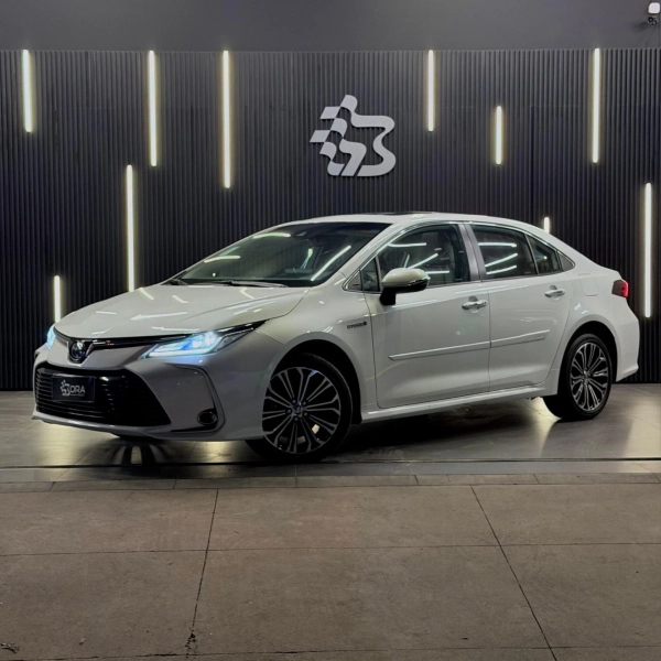 Foto do veículo TOYOTA COROLLA 1.8 VVT-I HYBRID FLEX ALTIS PREMIUM CVT 2022/2023 32.000 KM R$ 145.990,00