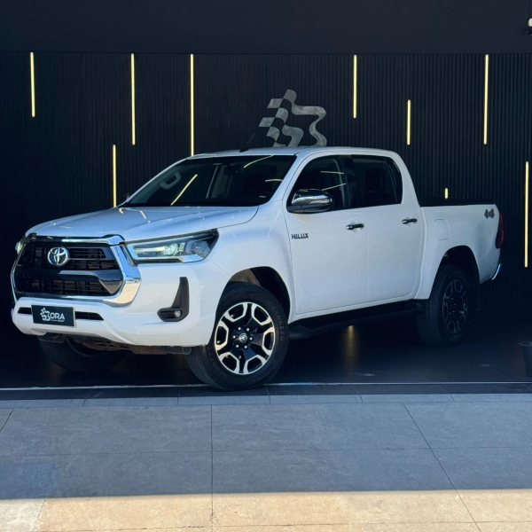 Foto do veículo TOYOTA HILUX 2.8 D-4D TURBO DIESEL CD SRV 4X4 AUTOMÁTICO 2023/2024 73.000 KM R$ 248.990,00