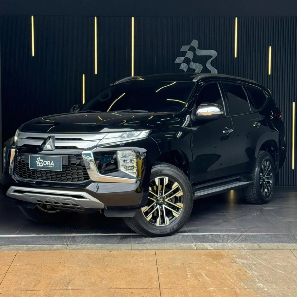 Foto do veículo MITSUBISHI PAJERO SPORT 2.4 16V MIVEC TURBO DIESEL HPE-S AWD AUTOMÁTICO 2023/2024 10.000 KM R$ 301.990,00