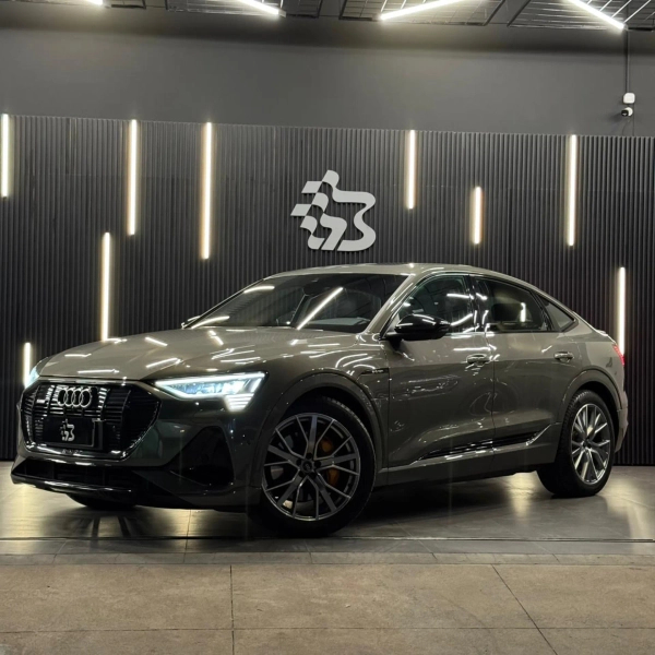 Foto do veículo AUDI E-TRON ELÉTRICO PERFORMANCE QUATTRO 2022/2022 40.000 KM R$ 268.990,00
