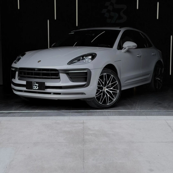 Foto do veículo PORSCHE MACAN 2.0 TURBO GASOLINA PDK 2023/2024 23.000 KM R$ 439.900,00