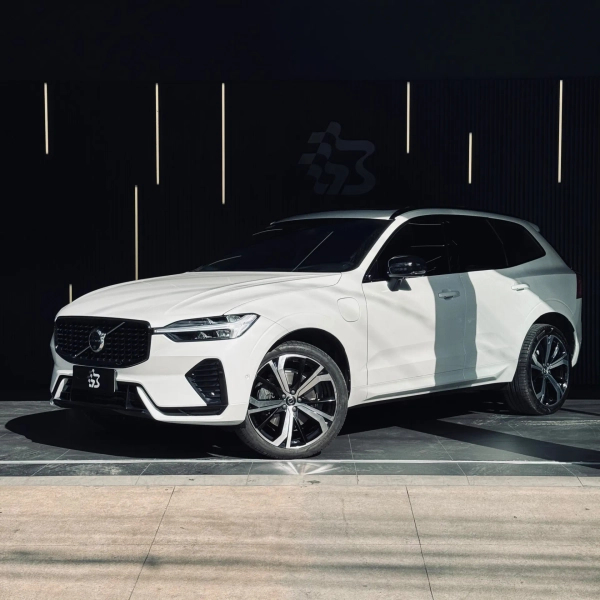Foto do veículo VOLVO XC60 2.0 T8 RECHARGE ULTIMATE DARK AWD GEARTRONIC 2023/2023 30.854 KM R$ 288.990,00