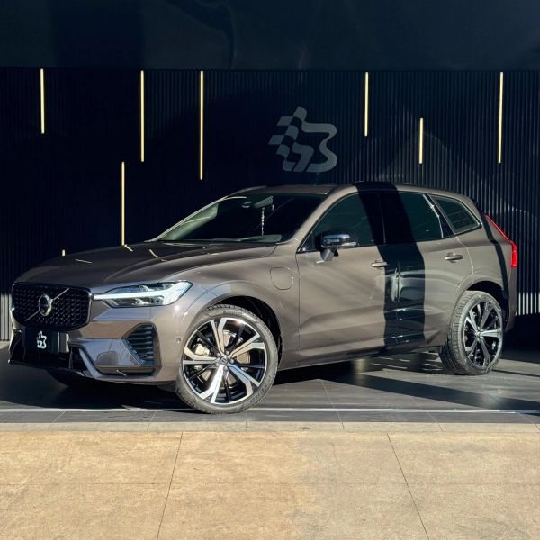 Foto do veículo VOLVO XC60 2.0 T8 RECHARGE ULTIMATE DARK AWD GEARTRONIC 2025/2025 8.360 KM R$ 394.990,00