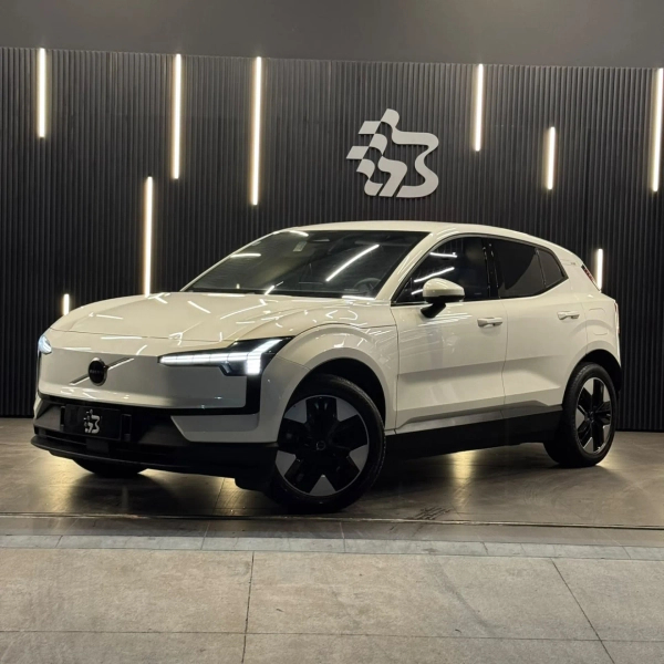 Foto do veículo VOLVO EX30 69 KW ELÉTRICO CORE 2024/2024 24.085 KM R$ 179.990,00