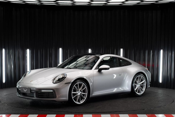 Foto do veículo PORSCHE 911 3.0 24V H6 GASOLINA CARRERA PDK 2020/2020 7.600 KM R$ 719.900,00