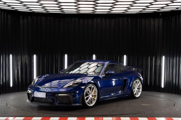Foto do veículo PORSCHE 718 4.0 H6 GASOLINA CAYMAN GT4 PDK 2021/2021 12.400 KM R$ 799.900,00