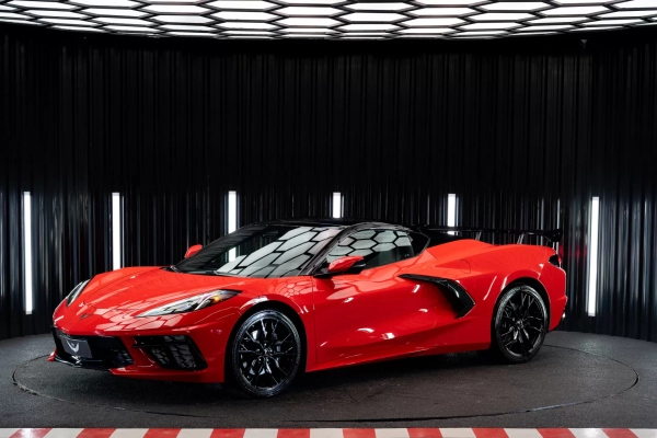 Foto do veículo CHEVROLET CORVETTE 6.2 V8 LT2 GASOLINA STINGRAY CONVERSIVEL AUTOMÁTICO 2024/2024 2.500 KM R$ 1.200.000,00