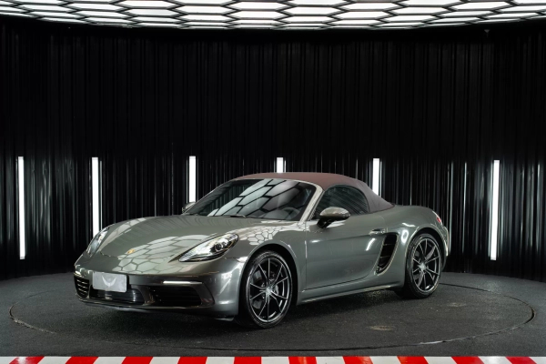 Foto do veículo PORSCHE 718 2.0 16V H4 GASOLINA BOXSTER PDK 2020/2020 25.711 KM R$ 479.900,00
