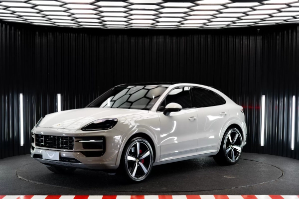 Foto do veículo PORSCHE CAYENNE 4.0 V8 GASOLINA S COUPÉ AWD TIPTRONIC S 2024/2024 4.019 KM R$ 879.900,00