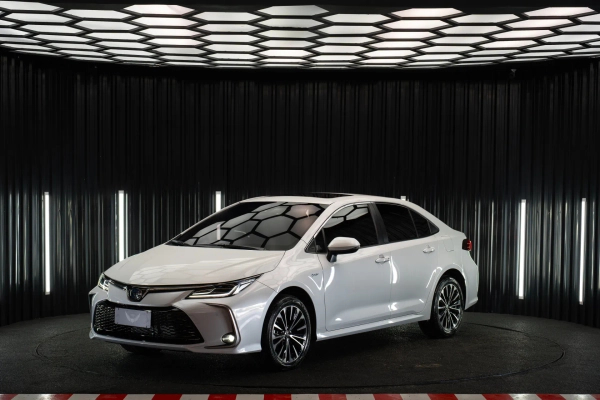 Foto do veículo TOYOTA COROLLA 1.8 VVT-I HYBRID FLEX ALTIS PREMIUM CVT 2025/2026 550 KM R$ 194.900,00