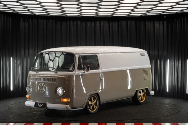 Foto do veículo VOLKSWAGEN KOMBI 1.6 MI FURGÃO 8V ÁLCOOL 3P MANUAL 1995/1995 26.530 KM R$ 119.900,00