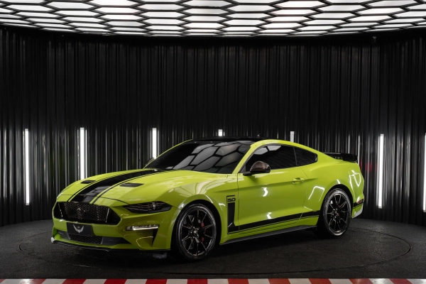 Foto do veículo FORD MUSTANG 5.0 V8 TI-VCT GASOLINA BLACK SHADOW SHIFT 2020/2020 27.732 KM R$ 389.900,00