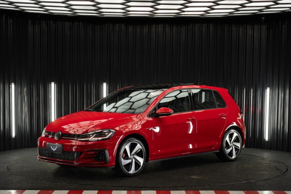 Foto do veículo VOLKSWAGEN GOLF 2.0 350 TSI GASOLINA GTI DSG 2018/2019 10.713 KM R$ 400.000,00