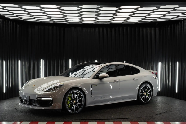 Foto do veículo PORSCHE PANAMERA 4.0 V8 E-HYBRID TURBO S PDK 2022/2023 13.403 KM R$ 1.099.900,00