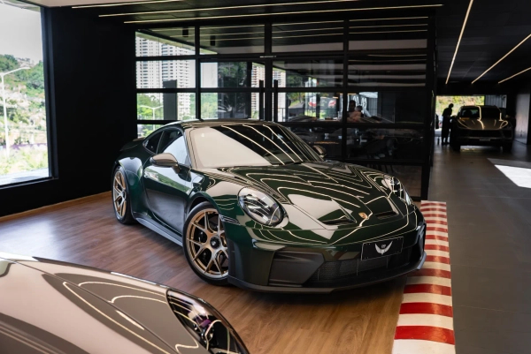 Foto do veículo PORSCHE 911 4.0 24V H6 GASOLINA GT3 TOURING MANUAL 2025/2026 400 KM R$ 2.549.900,00