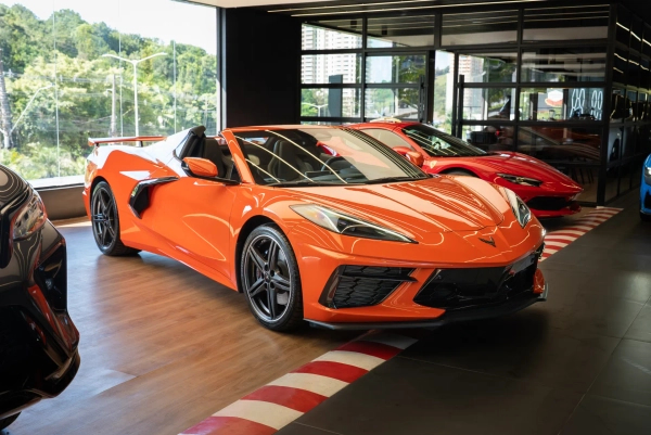 Foto do veículo CHEVROLET CORVETTE 6.2 V8 LT2 GASOLINA STINGRAY CONVERSIVEL AUTOMÁTICO 2025/2025 28 KM R$ 1.280.000,00
