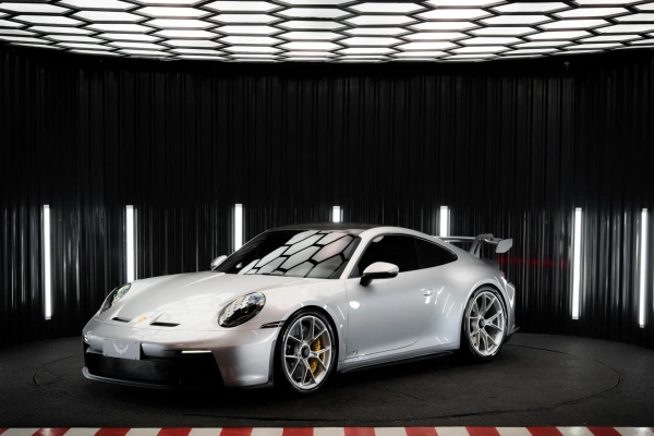 Foto do veículo PORSCHE 911 4.0 24V H6 GASOLINA GT3 PDK 2021/2022 5.500 KM R$ 1.900.000,00