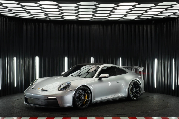 Foto do veículo PORSCHE 911 4.0 24V H6 GASOLINA GT3 PDK 2021/2022 5.500 KM R$ 1.679.900,00