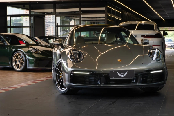 Foto do veículo PORSCHE 911 3.0 24V H6 GASOLINA CARRERA PDK 2021/2021 14.500 KM R$ 729.900,00