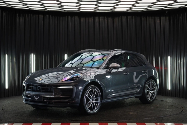 Foto do veículo PORSCHE MACAN 2.0 TURBO GASOLINA T PDK 2025/2025 21.336 KM R$ 539.900,00