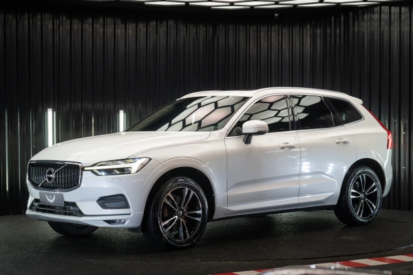 Foto do veículo VOLVO XC60 2.0 T5 GASOLINA MOMENTUM AWD GEARTRONIC 2019/2020 105.749 KM R$ 149.900,00