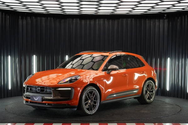 Foto do veículo PORSCHE MACAN 2.0 TURBO GASOLINA T PDK 2022/2023 26.921 KM R$ 429.900,00