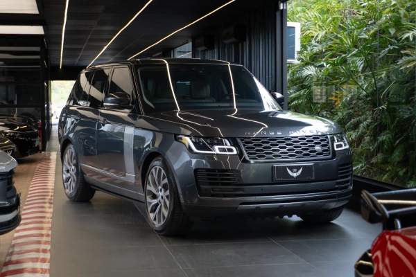 Foto do veículo LAND ROVER RANGE ROVER VOGUE 3.0 TDV6 4X4 24V TURBO DIESEL 4P AUTOMÁTICO 2018/2019 51.140 KM R$ 369.900,00