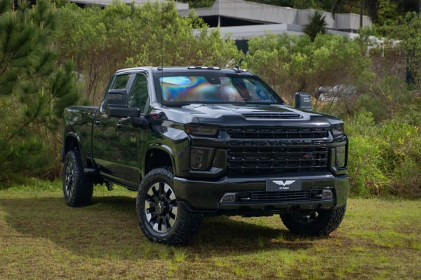 Foto do veículo CHEVROLET SILVERADO 6.6 V8 DURAMAX DIESEL 2500HD LTZ CHASSI 4WD AUTOMÁTICO 2021/2022 45.000 KM R$ 899.900,00