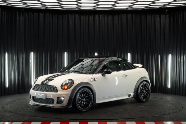 Foto do veículo MINI COOPER 1.6 S COUPÉ 16V TURBO GASOLINA 2P AUTOMÁTICO 2011/2012 92.623 KM R$ 94.900,00