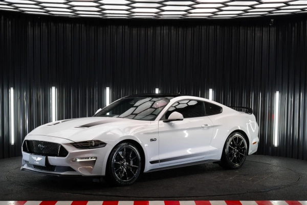 Foto do veículo FORD MUSTANG 5.0 V8 TI-VCT GASOLINA BLACK SHADOW SHIFT 2020/2020 43.490 KM R$ 359.900,00